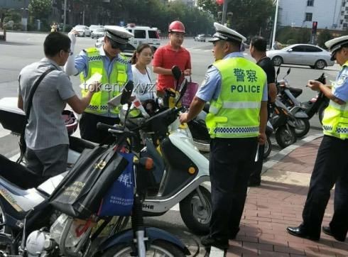 2025年电动车夜查行动新趋势：严管重罚下的规范出行时代